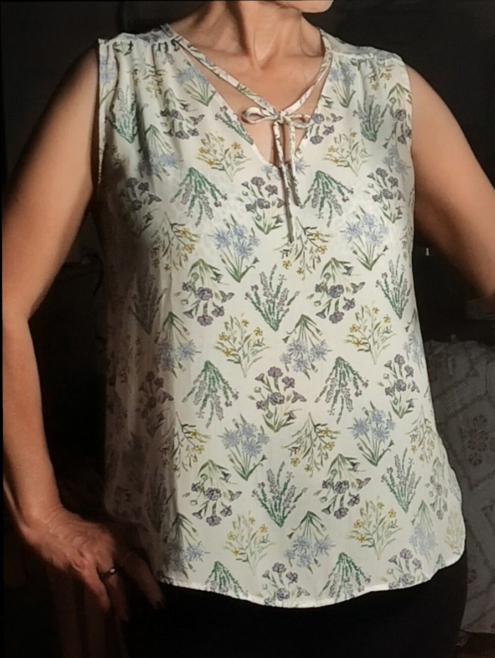 LOFT 💜 Nearly New. Sleeveless. Silky. Top